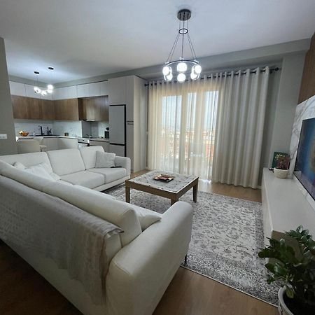 Garden Building Luxury Apartment Tirana Bagian luar foto
