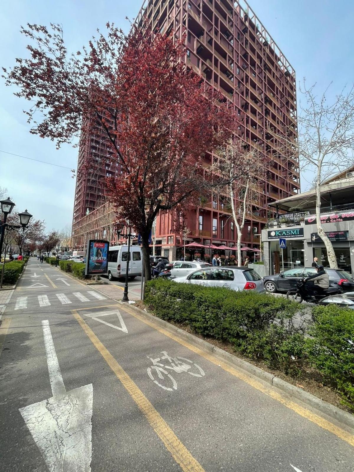 Garden Building Luxury Apartment Tirana Bagian luar foto