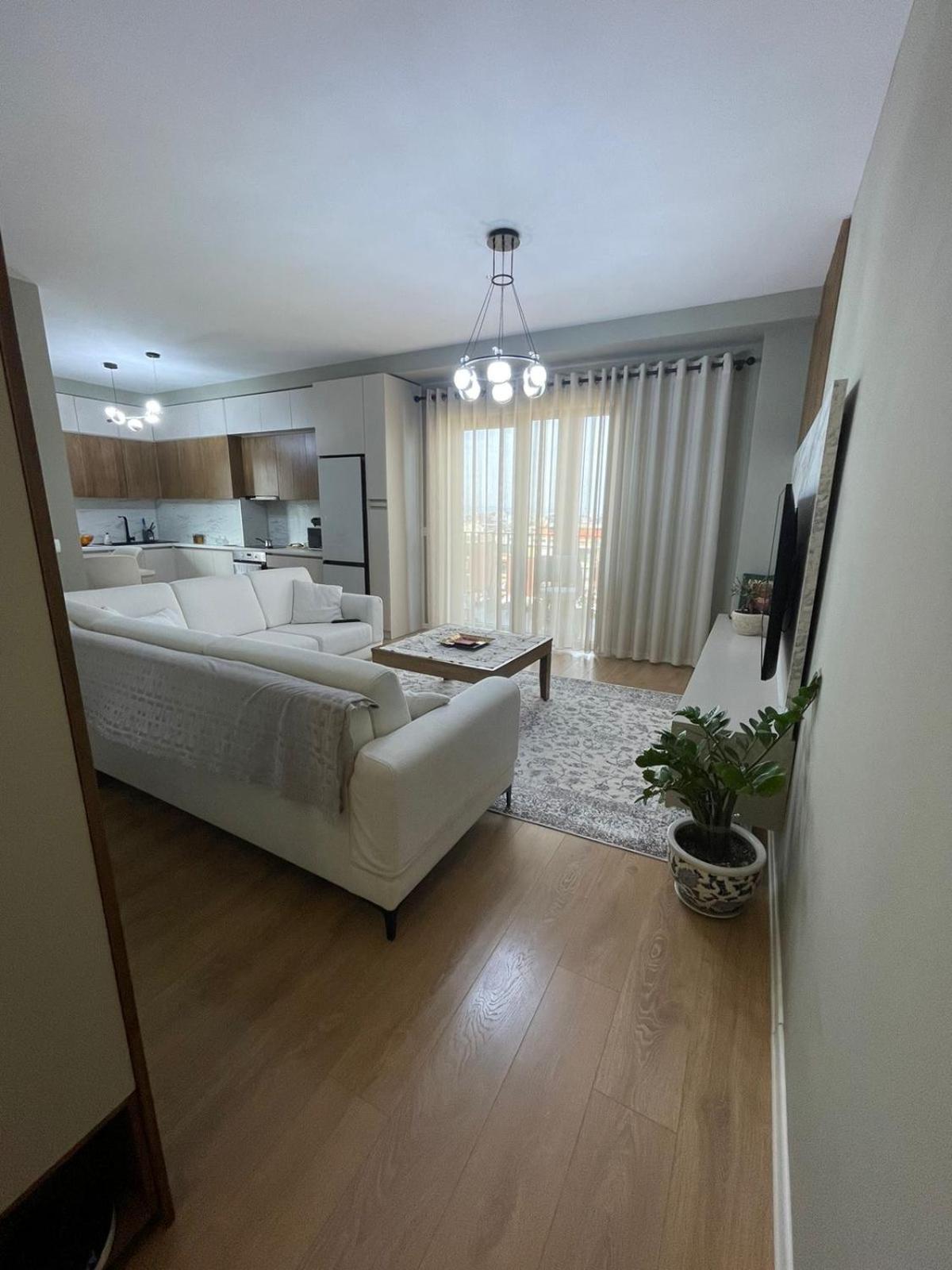 Garden Building Luxury Apartment Tirana Bagian luar foto
