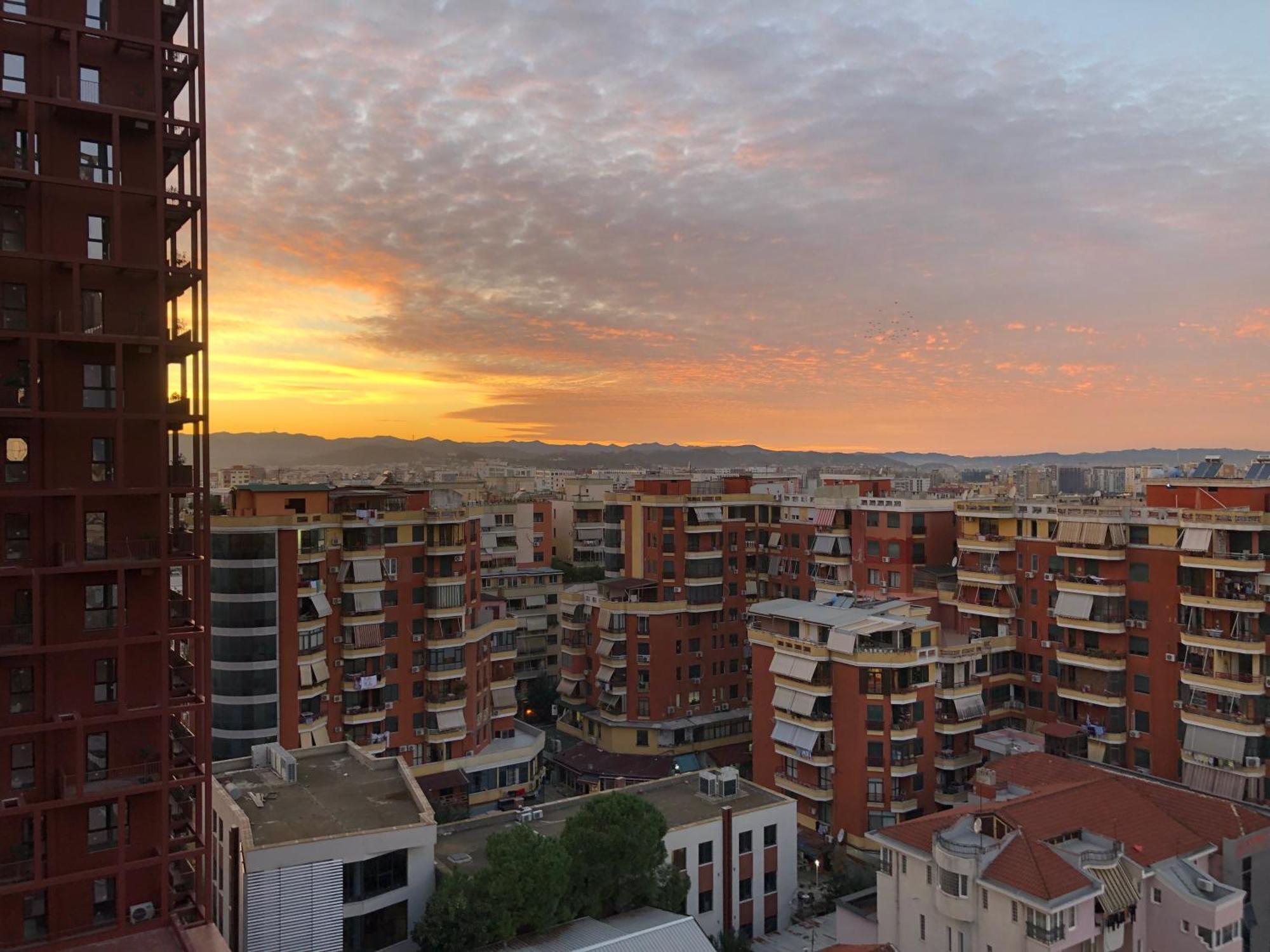 Garden Building Luxury Apartment Tirana Bagian luar foto