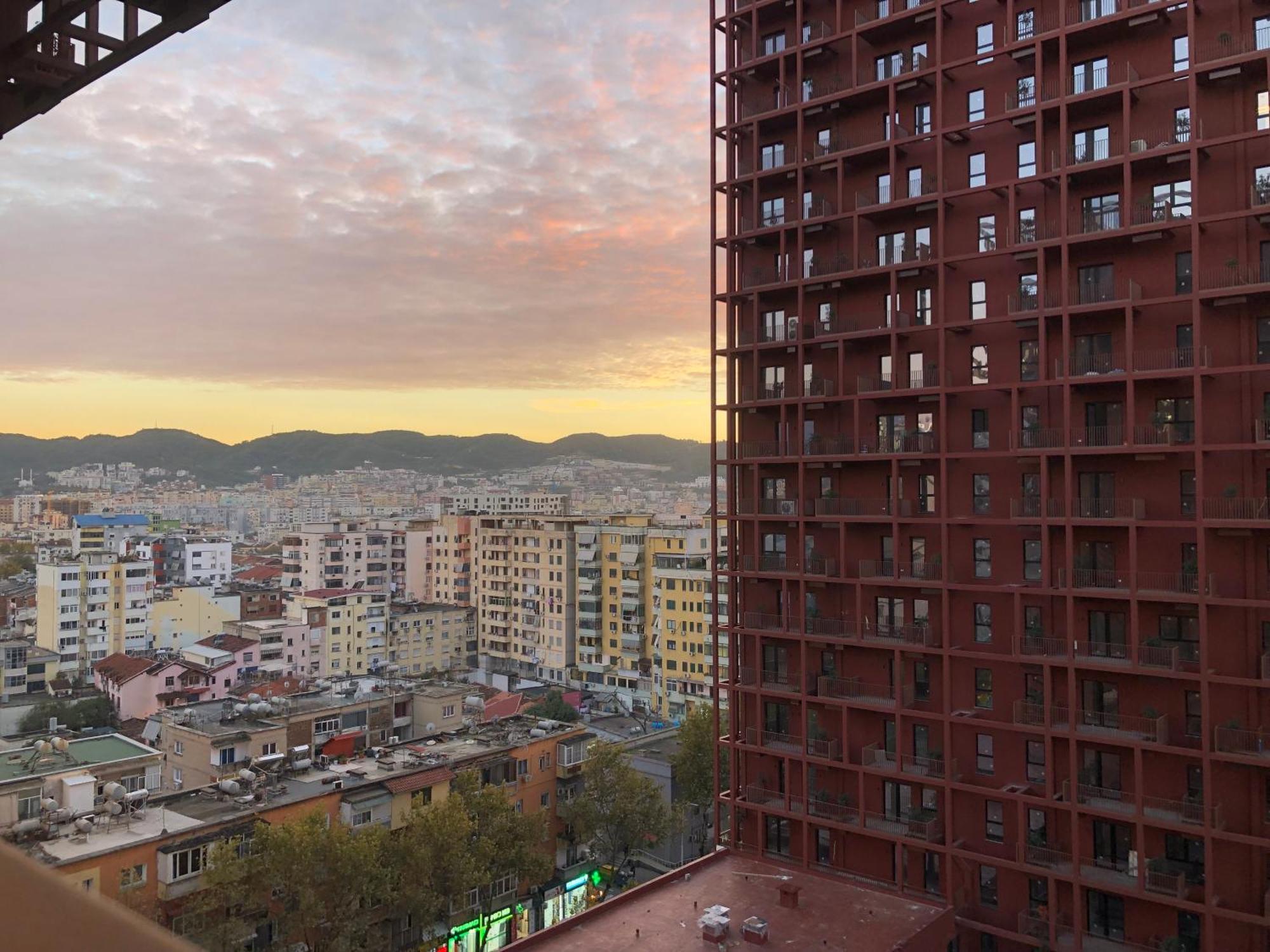 Garden Building Luxury Apartment Tirana Bagian luar foto