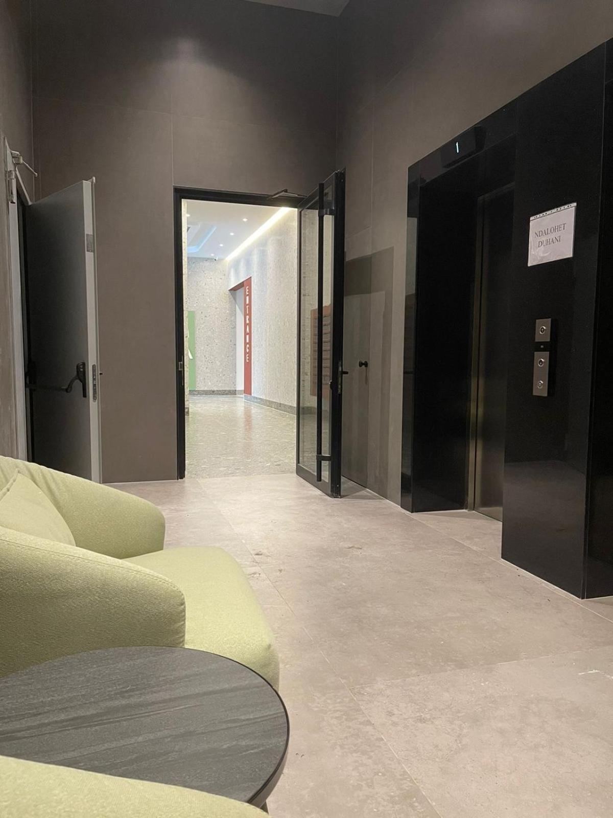 Garden Building Luxury Apartment Tirana Bagian luar foto