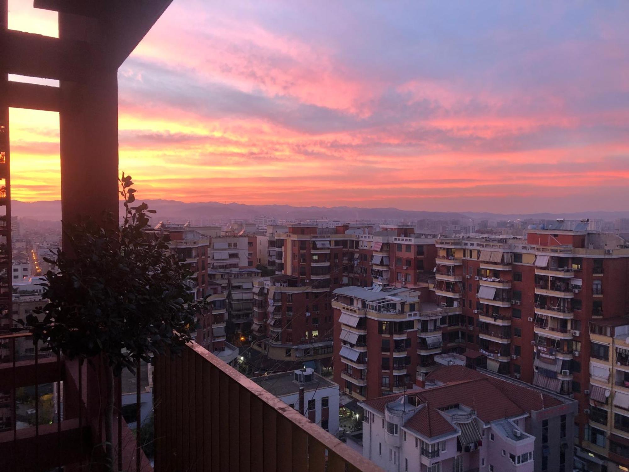 Garden Building Luxury Apartment Tirana Bagian luar foto