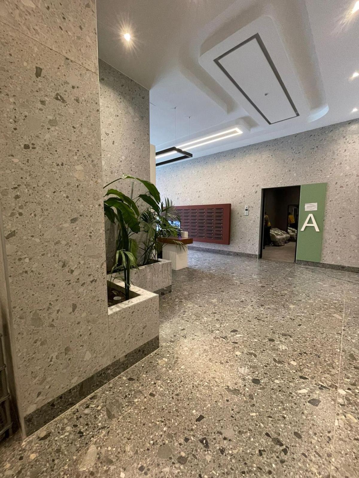 Garden Building Luxury Apartment Tirana Bagian luar foto