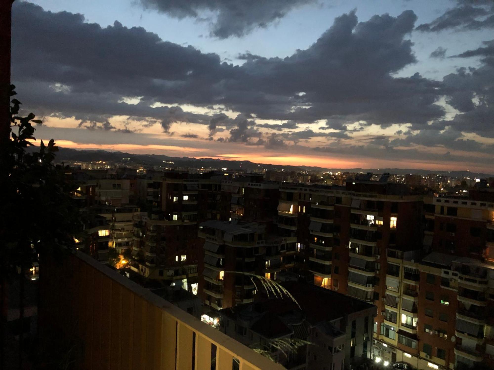 Garden Building Luxury Apartment Tirana Bagian luar foto